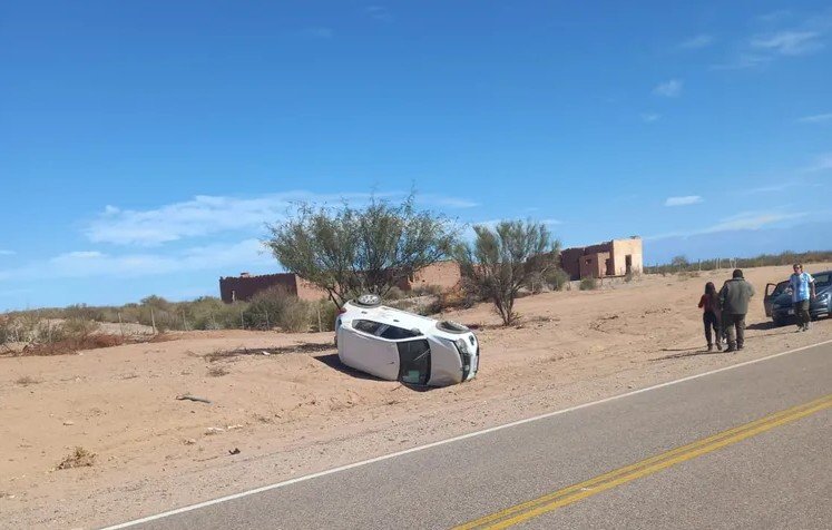 Un auto volcó en la Ruta 60 a la altura de Cerro Negro