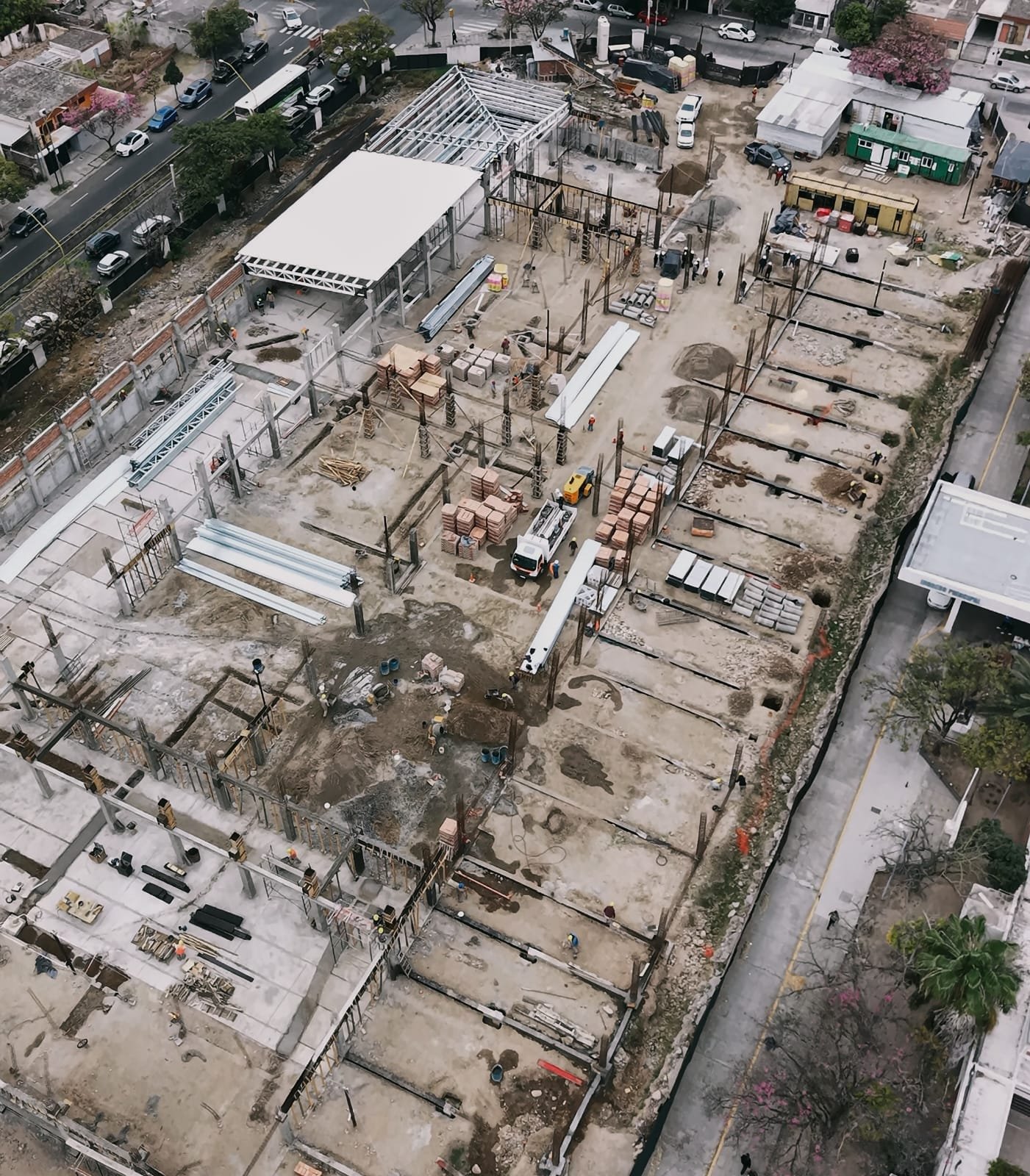 Supervisan la ampliación del Hospital San Juan Bautista al 30% de su avance de obra