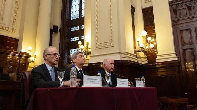 La Corte Suprema le puso un freno al uso de los DNU y ratificó que el Ejecutivo no puede reemplazar al Congreso