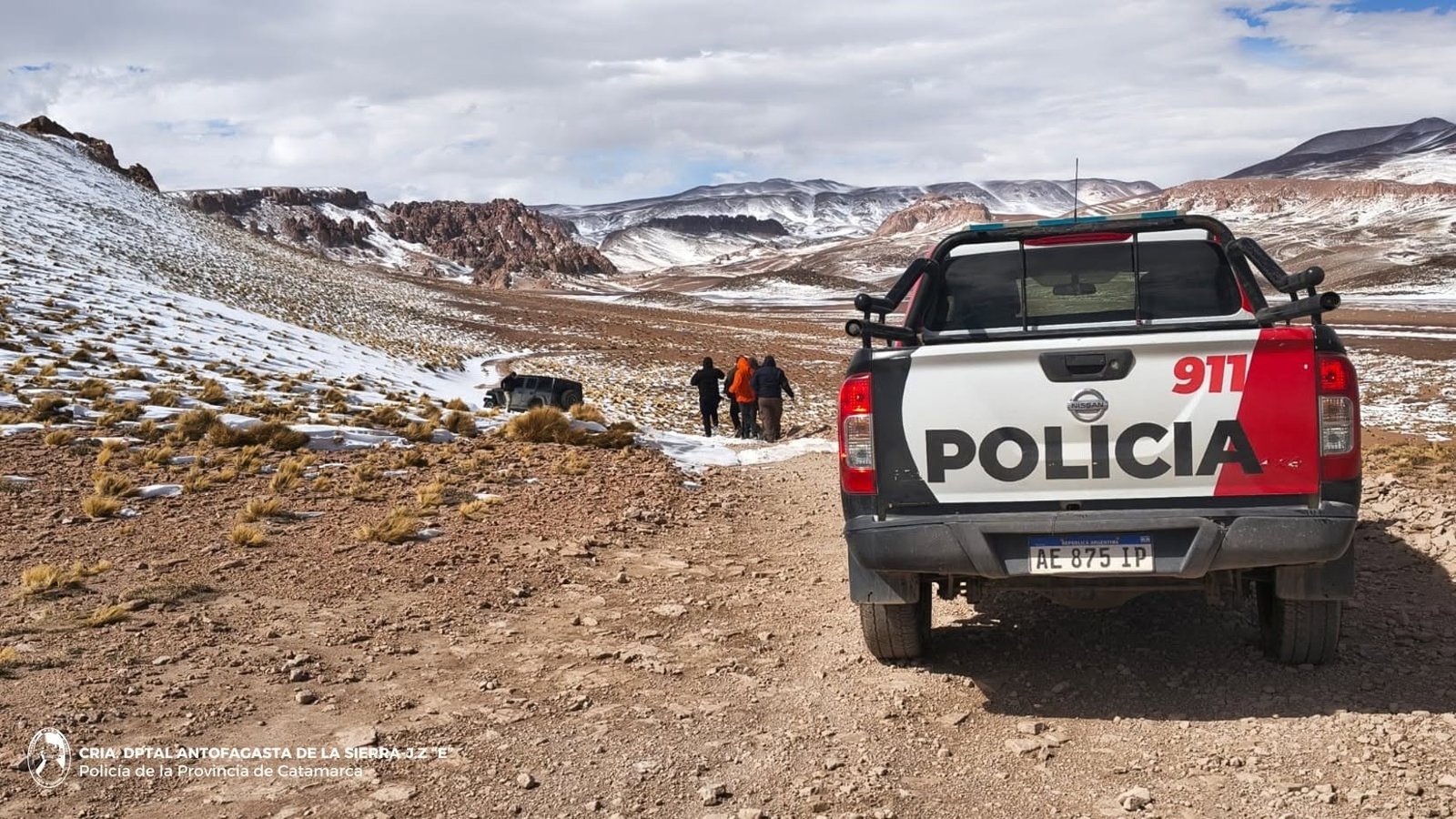 RESCATAN A TURISTAS TUCUMANOS ATASCADOS EN LA NIEVE EN ANTOFAGASTA DE LA SIERRA