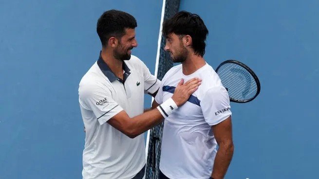 El argentino Thiago Tirante dio la sorpresa y eliminó a Novak Djokovic