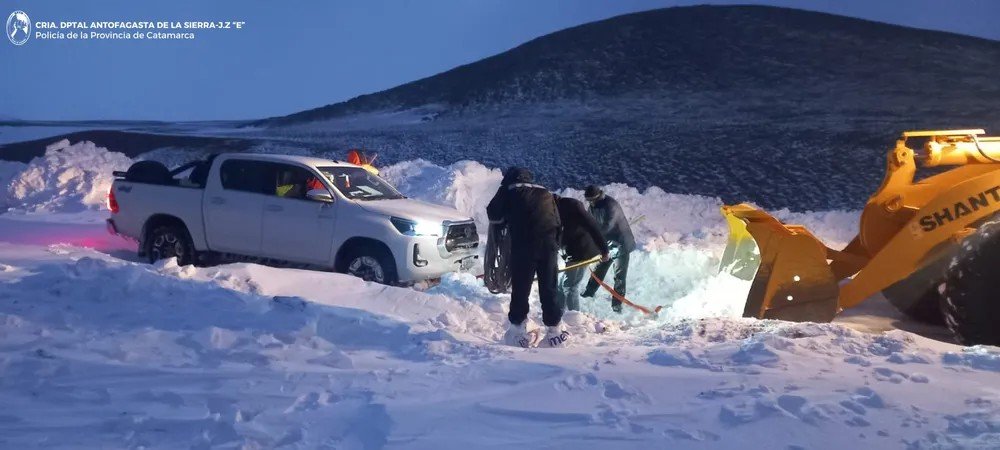Rescataron a un hombre que quedó atrapado en la nieve en Antofagasta de la Sierra