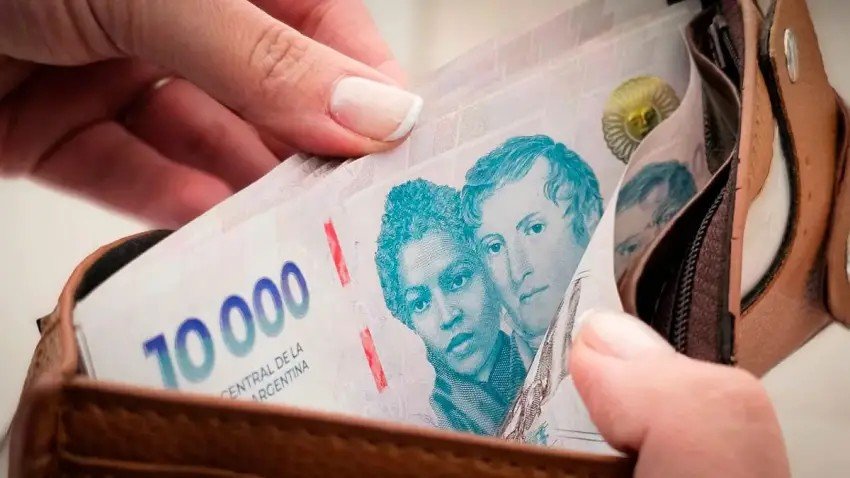 El 66% de los argentinos agota sus ingresos antes del día 20: "Es una olla a presión"