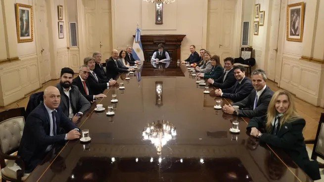 Javier Milei aseguró que no cambiará su rumbo por las elecciones al reunir al Gabinete