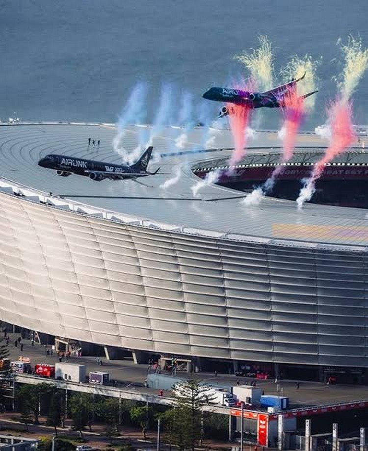 Dos aviones pasaron muy cerca de un estadio en Sudáfrica antes de un partido de rugby