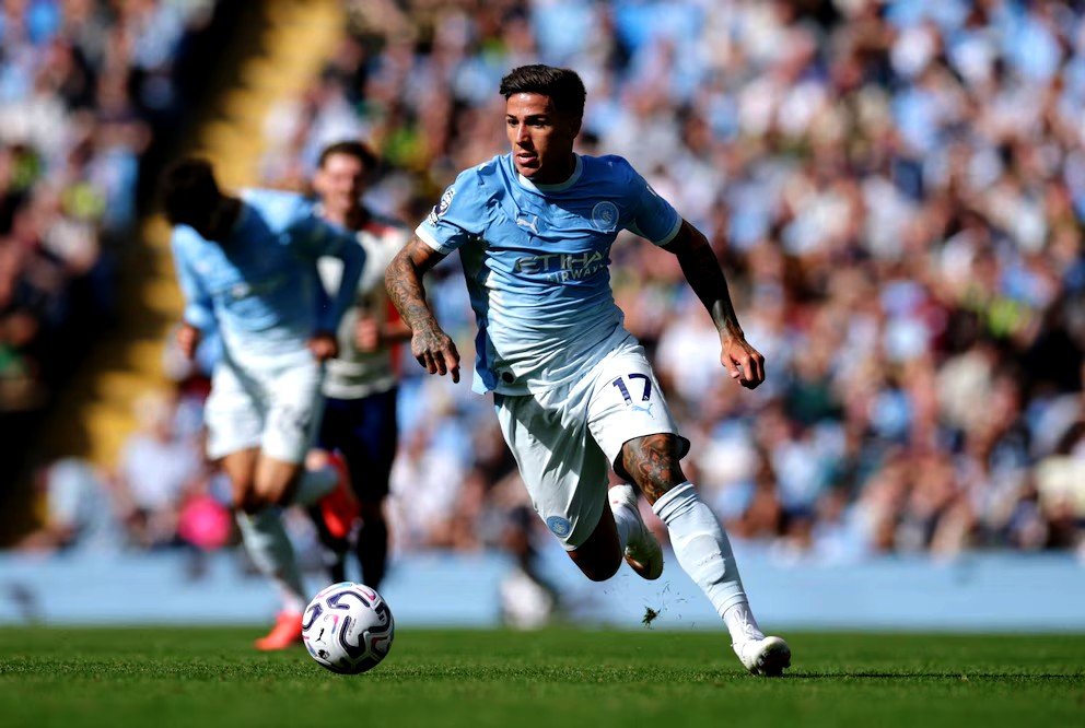 Enzo Fernández debutó en el Manchester City, participó en el gol del triunfo y se ganó la ovación de los fanáticos