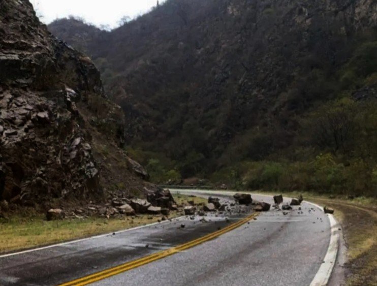 Piden transitar con precaución por la Ruta Nacional 60 en La Cébila debido a derrumbes