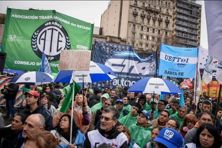 Las CTA impugnaron la fijación del nuevo salario mínimo y exigieron reabrir la negociación