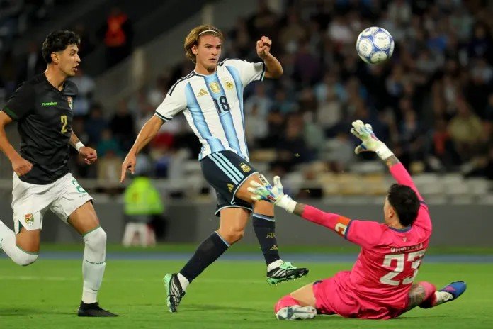 Con un plantel renovado y joven Argentina goleó a Bolivia y empieza a dar forma a la era post Messi