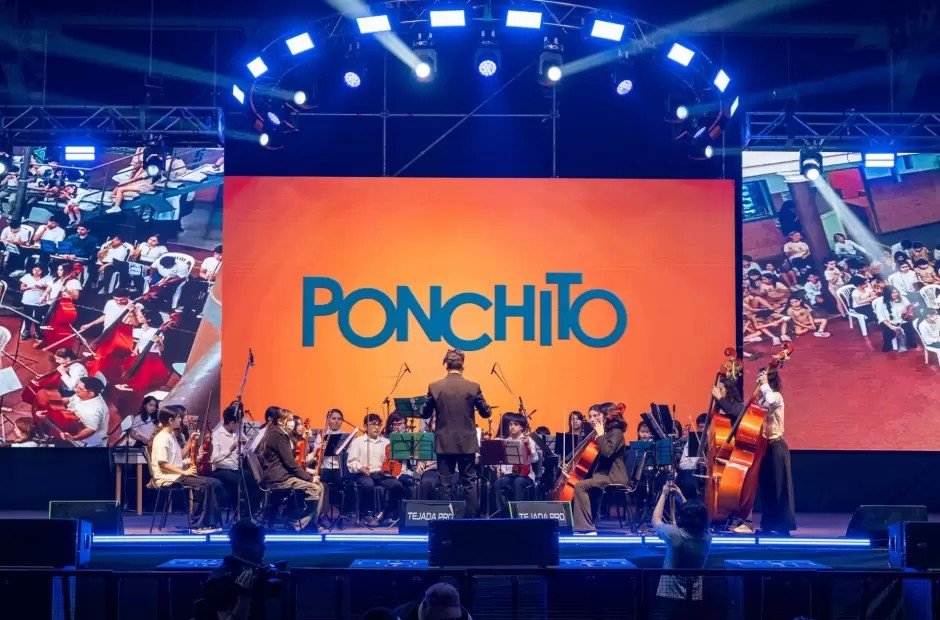 El Ponchito comenzó con música, danza y la emoción de los más chicos