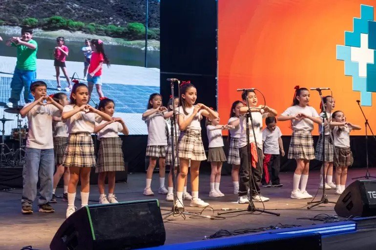 El Ponchito comenzó con música, danza y la emoción de los más chicos