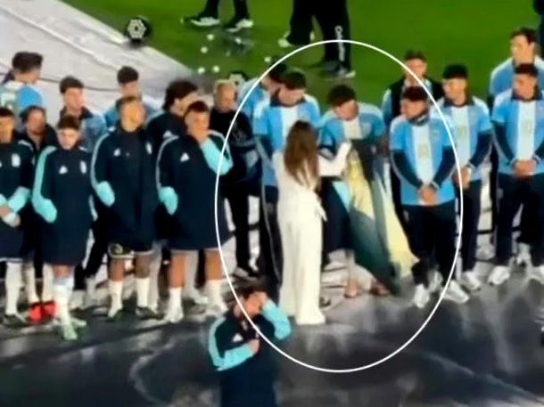 Se supo dónde terminó el poncho de Soledad Pastorutti que cambió con Agustín Giay en la despedida de Messi