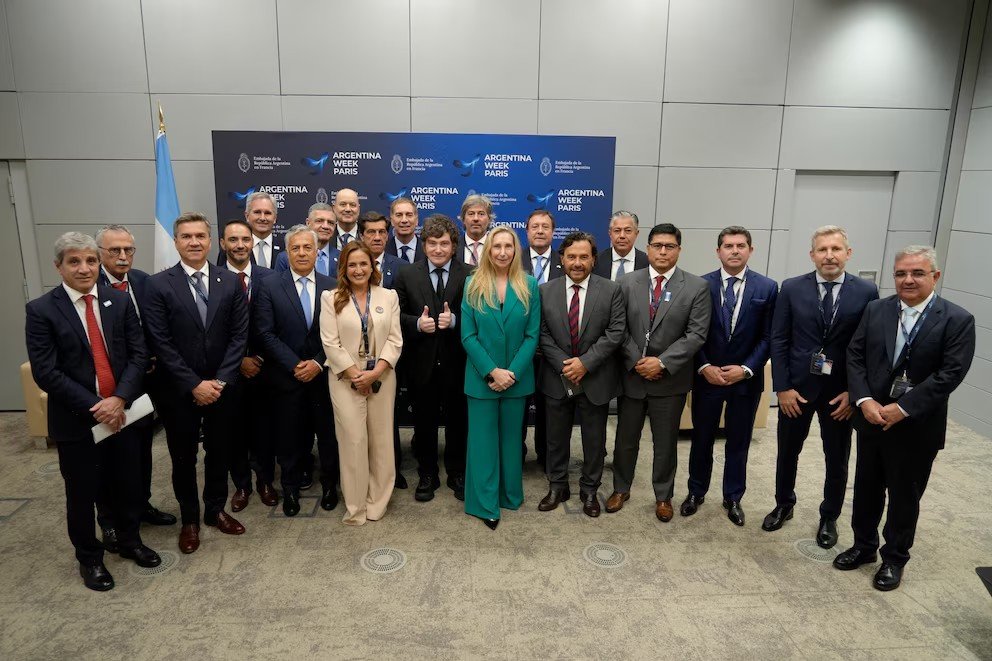 Milei consiguió sus primeros acuerdos de palabra con gobernadores y se gesta una negociación “blue” para bajar impuestos