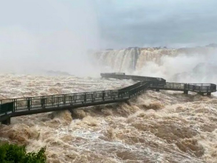 Temor por El Niño: cerraron las Cataratas del Iguazú por la impresionante crecida del río
