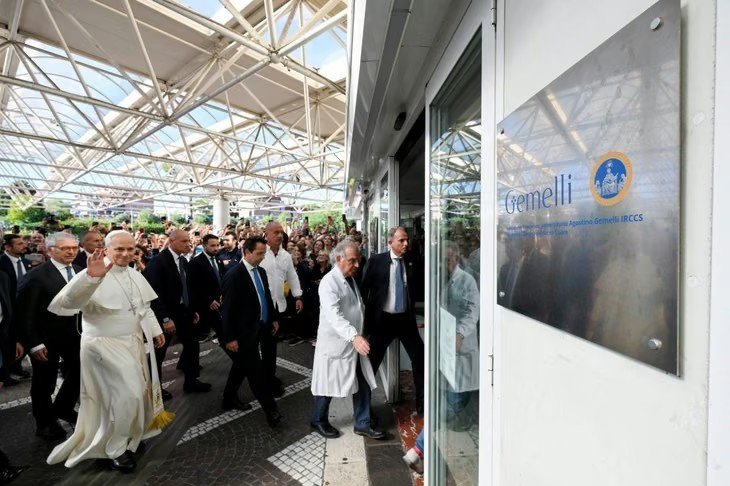 El papa León XIV fue operado y le extrajeron un tumor maligno del pulmón: crece la incertidumbre sobre su viaje a Latinoamérica