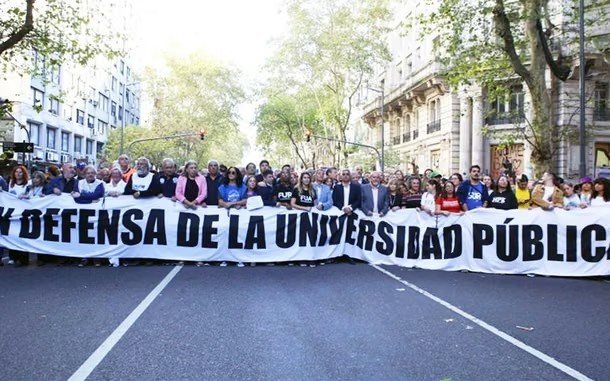 Universidades: la Justicia impuso multas diarias al jefe de Gabinete por incumplir la cautelar de la Ley de Fondos