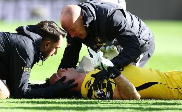 El Dibu Martínez tuvo que ser intervenido por una fractura en la mandíbula y estará un tiempo sin poder jugar