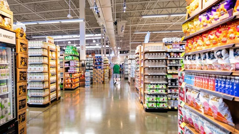 El consumo masivo cayó 1% mensual en septiembre y acumuló una baja cercana al 3% en 2026