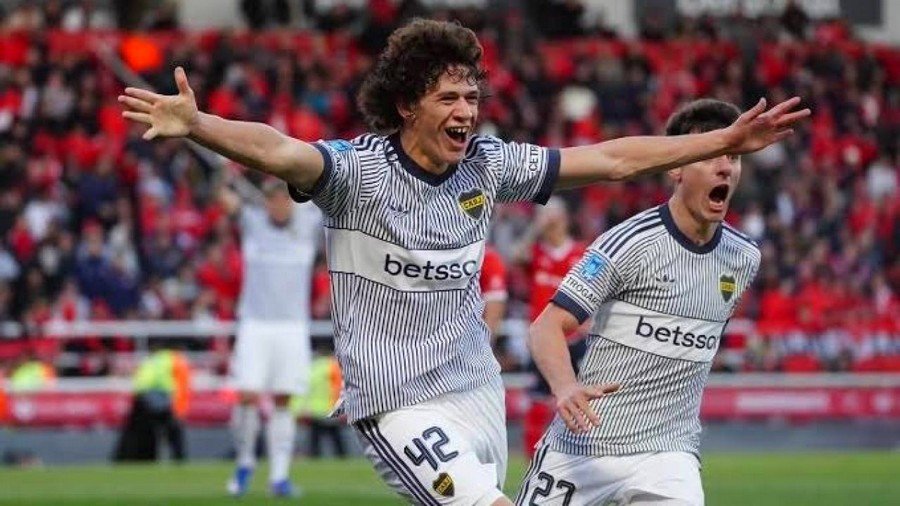 Boca Juniors le ganó 1-0 a Independiente sobre el final, se clasificó a los playoffs y es líder de la Tabla Anual
