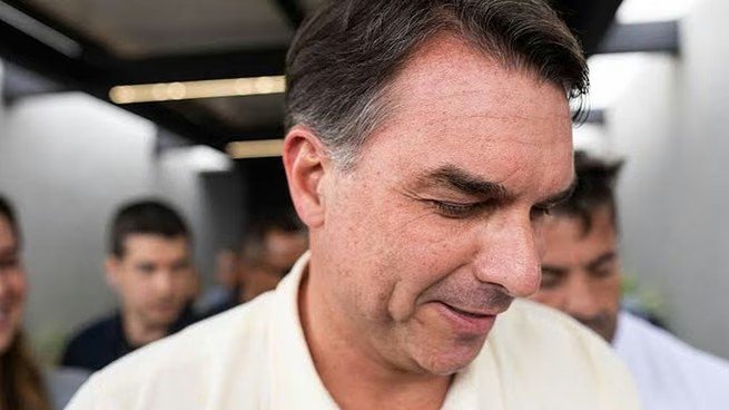 Allegados a Flávio Bolsonaro confirman que huyó a EEUU y aseguran que Donald Trump le daría asilo político