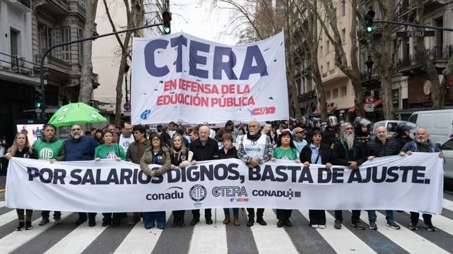 Docentes van hoy al paro nacional por el femicidio de la maestra correntina Nancy Godoy